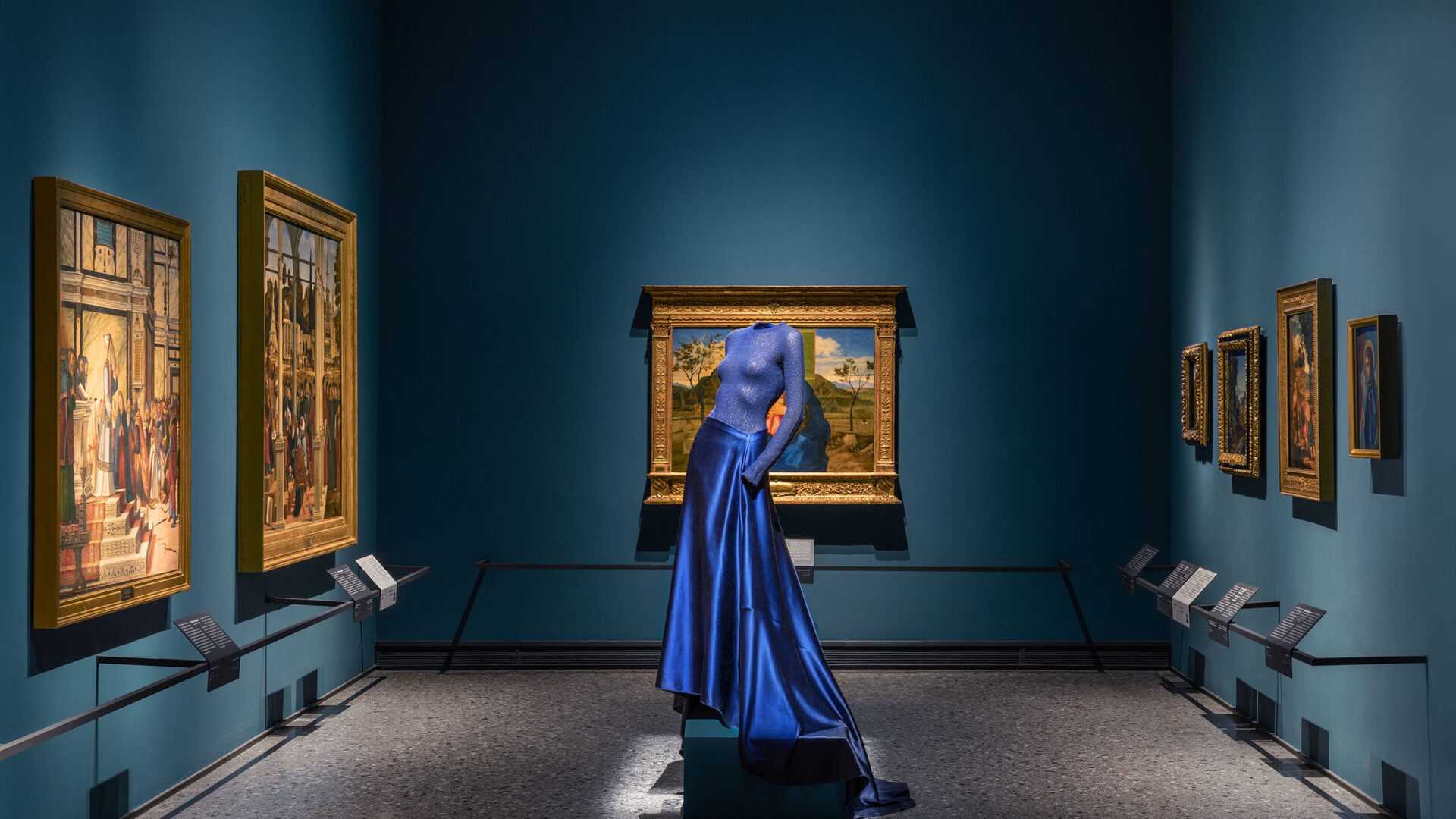 Giorgio-Armani_Milano-Per-Amore_Pinacoteca-di-Brera_photo-credit-@agnese_bedini-@melaniadallegrave-@dsl__studio_3-1920x1280